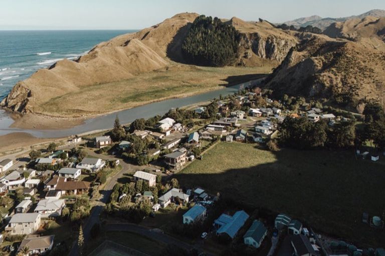 Photo of property in 19 Kapiti Place, Kairakau, Elsthorpe, 4295