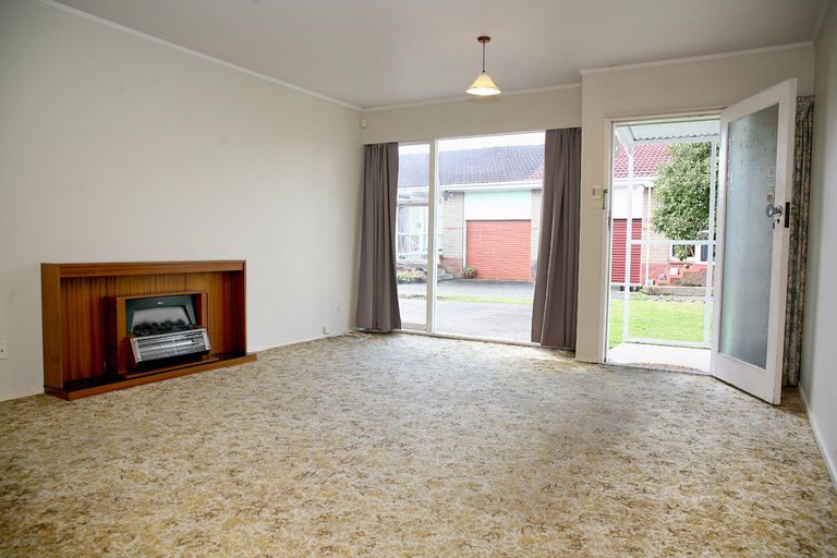 Photo of property in 2/55 Orams Road, Hillpark, Auckland, 2102