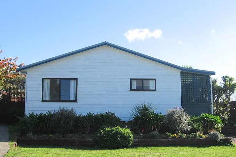 Photo of property in 2 Dennis Taylor Court, Paraparaumu, 5032