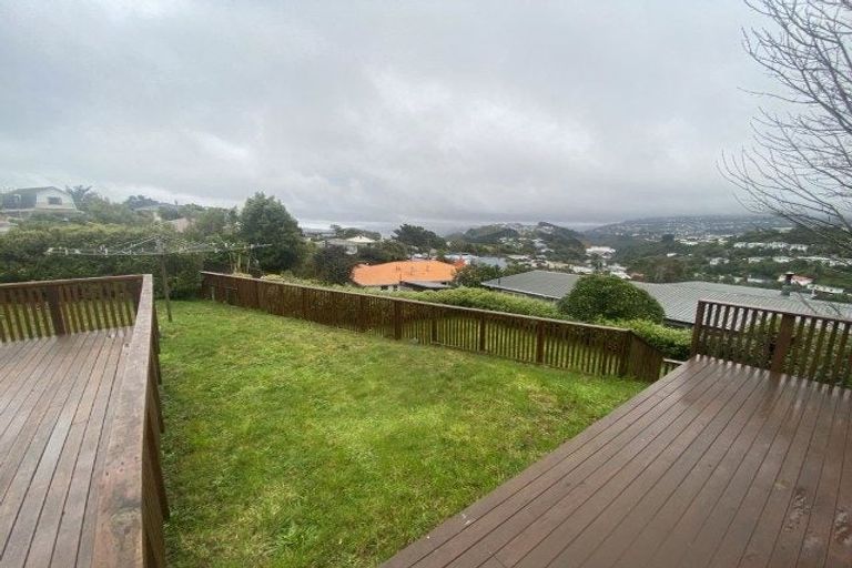 Photo of property in 68 Glanmire Road, Newlands, Wellington, 6037