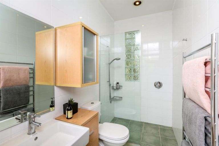 Photo of property in 37a Cameron Street, New Plymouth, 4310