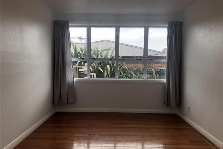 Photo of property in 9 Karaka Street, Merrilands, New Plymouth, 4312