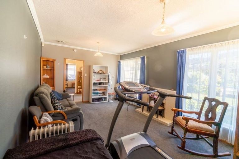 Photo of property in 6 Hinau Street, Tawa, Wellington, 5028