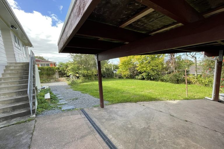 Photo of property in 28a Waimumu Road, Massey, Auckland, 0614