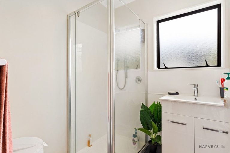 Photo of property in 2/42 Godley Road, Green Bay, Auckland, 0604