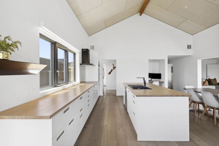Photo of property in 7 Sapphire Spring Rise, Wanaka, 9305