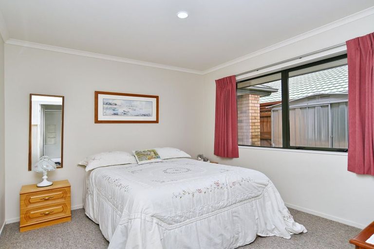 Photo of property in 12 Belgrove Place, Parklands, Christchurch, 8083