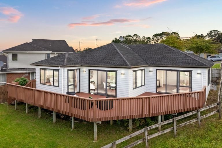 Photo of property in 83 Lake Panorama Drive, Henderson Valley, Auckland, 0612