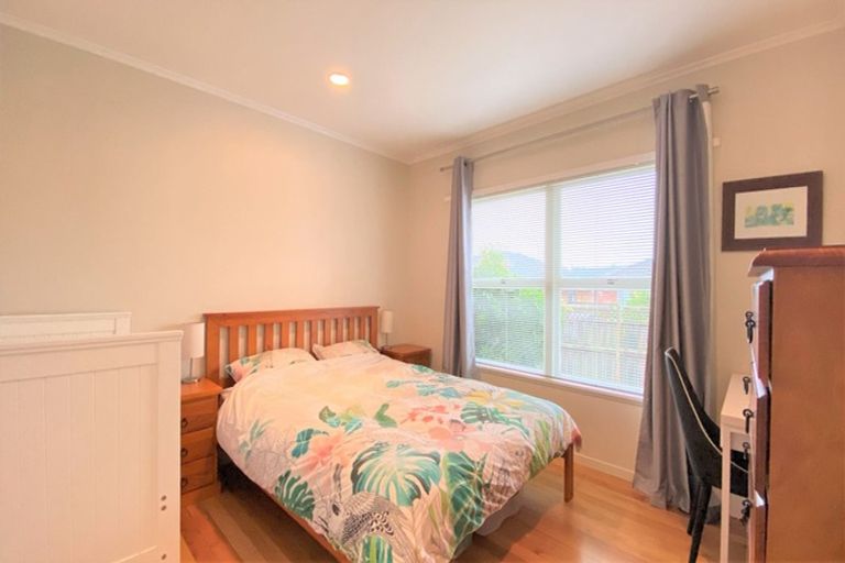 Photo of property in 2/14 Shakespeare Road, Milford, Auckland, 0620