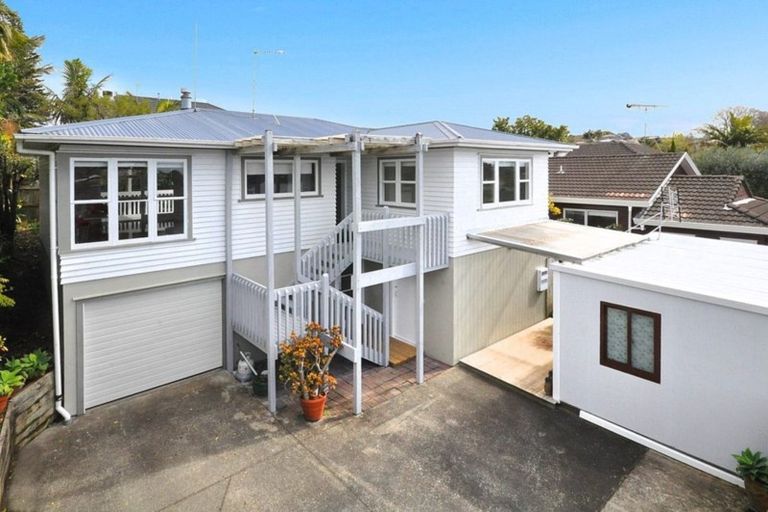 Photo of property in 20a Corunna Road, Milford, Auckland, 0620
