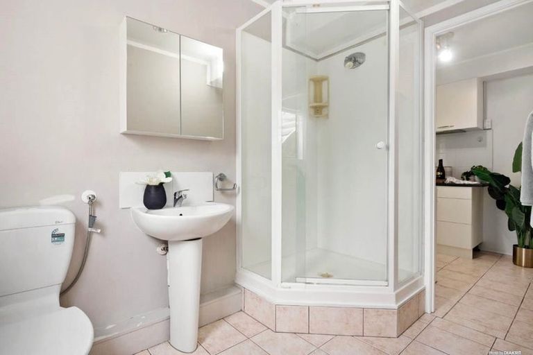 Photo of property in 2/54 Stapleford Crescent, Browns Bay, Auckland, 0630