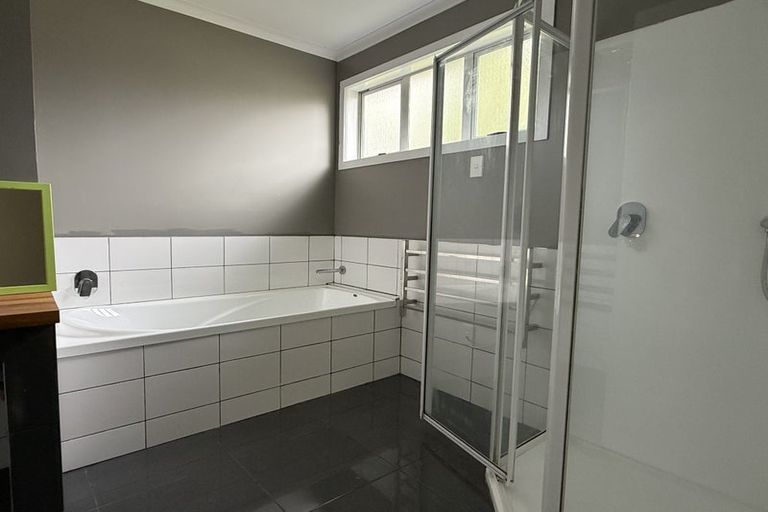Photo of property in 32 Aliford Avenue, One Tree Hill, Auckland, 1061