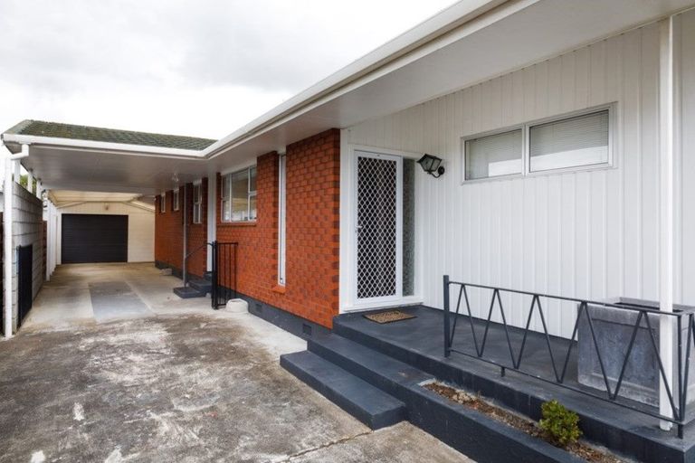 Photo of property in 20 Westhaven Grove, Takaro, Palmerston North, 4412
