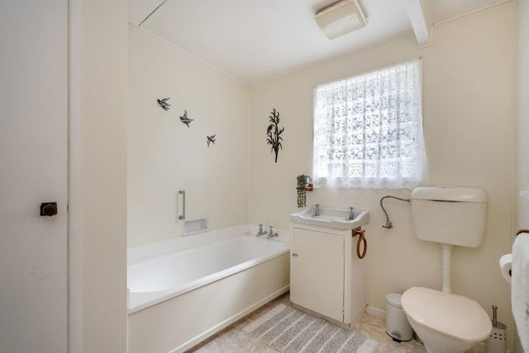 Photo of property in 165 Oakura Road, Oakura, Hikurangi, 0184