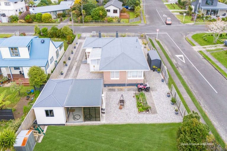 Photo of property in 20 Cook Street, Carters Beach, Westport, 7825