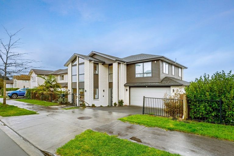 Photo of property in 9 Mettam Drive, Swanson, Auckland, 0614