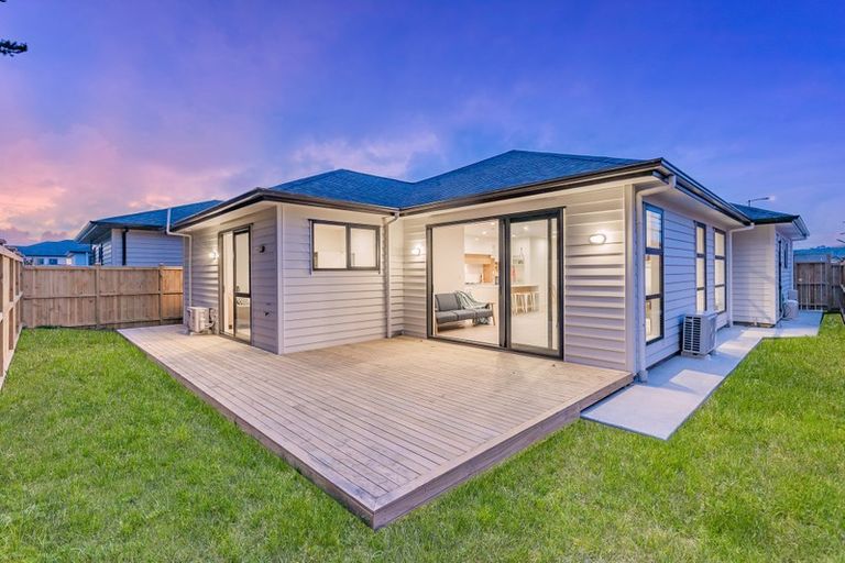 Photo of property in 20 Konoba Avenue, Kumeu, 0810