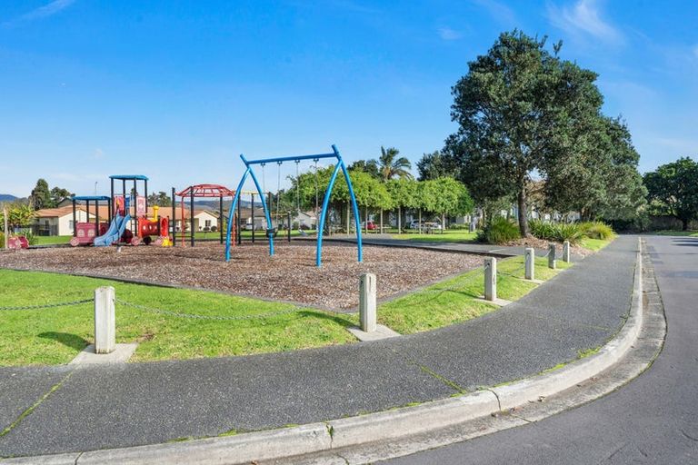 Photo of property in 2 Lockington Avenue, Henderson, Auckland, 0612