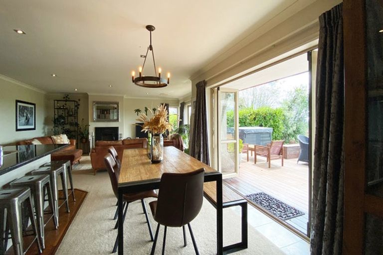 Photo of property in 124 Trig Road, Whitford, Howick, 2571