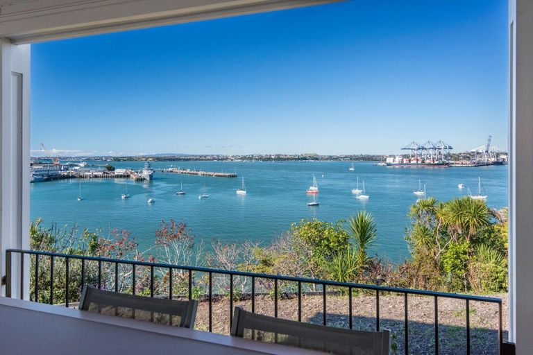 Photo of property in 31a Stanley Point Road, Stanley Point, Auckland, 0624