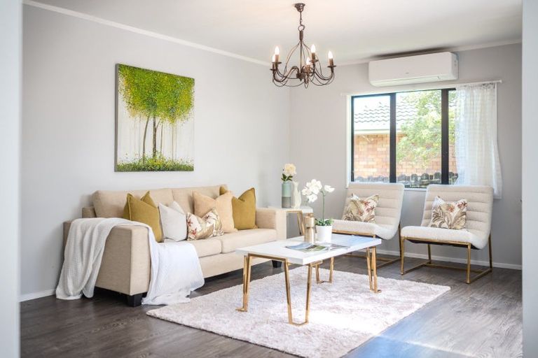 Photo of property in 2/83 Aviemore Drive, Highland Park, Auckland, 2010