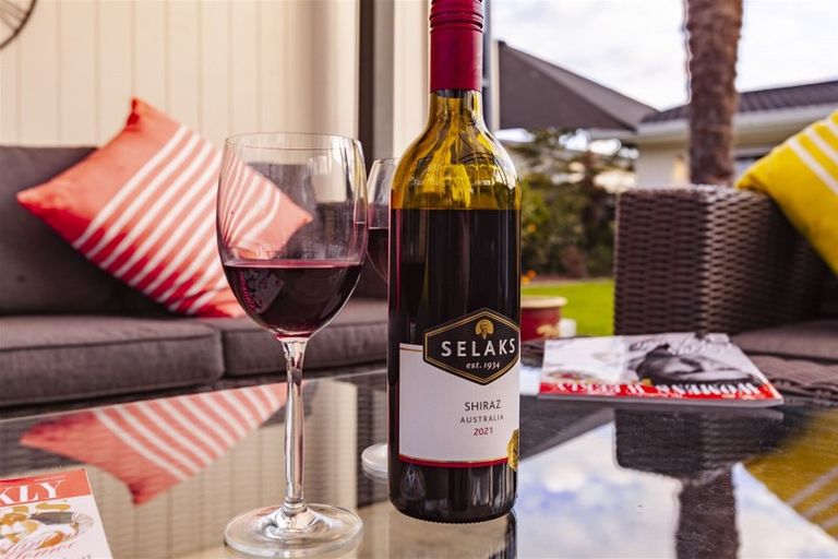 Photo of property in 16 Upham Crescent, Taradale, Napier, 4112