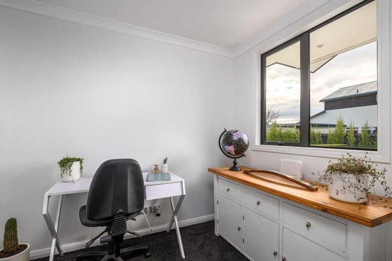 Photo of property in 8 Spruce Close, Alexandra, 9320