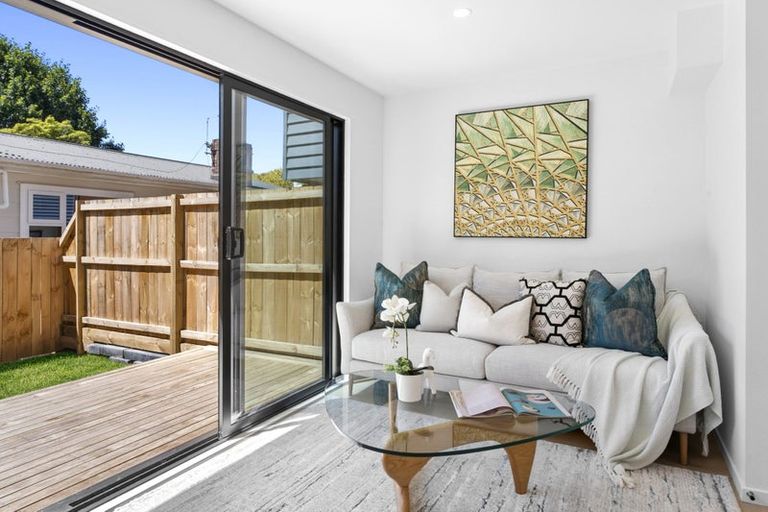 Photo of property in 6/11 Stottholm Road, Titirangi, Auckland, 0604