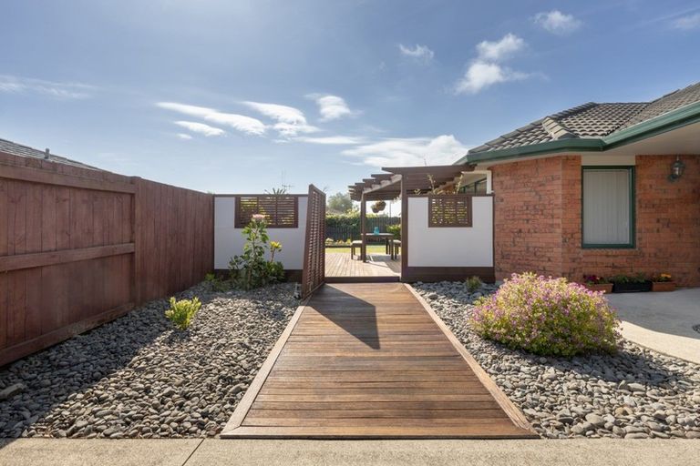 Photo of property in 15 Andalusian Place, Papamoa Beach, Papamoa, 3118