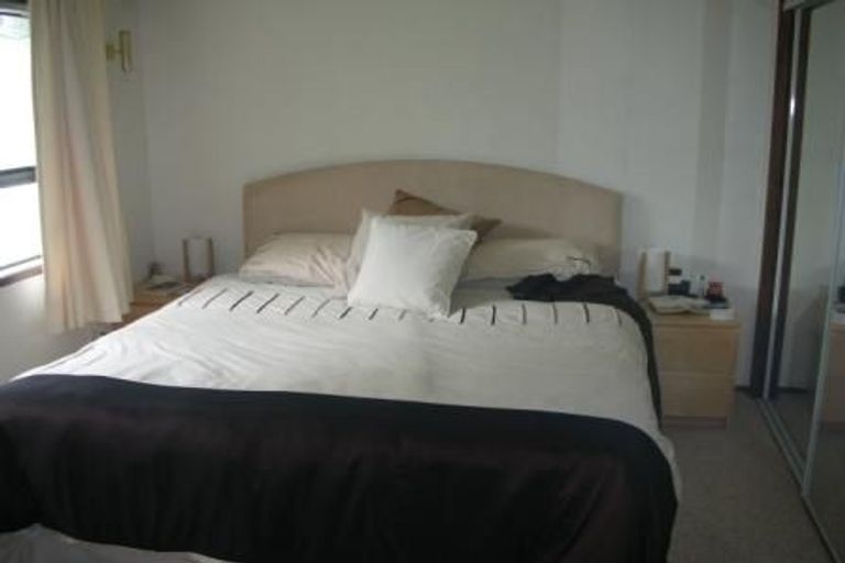 Photo of property in 3/126 Island Bay Road, Beach Haven, Auckland, 0626