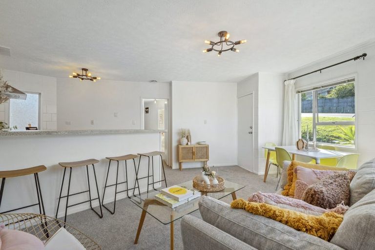 Photo of property in 1/92 Lake Road, Northcote, Auckland, 0627