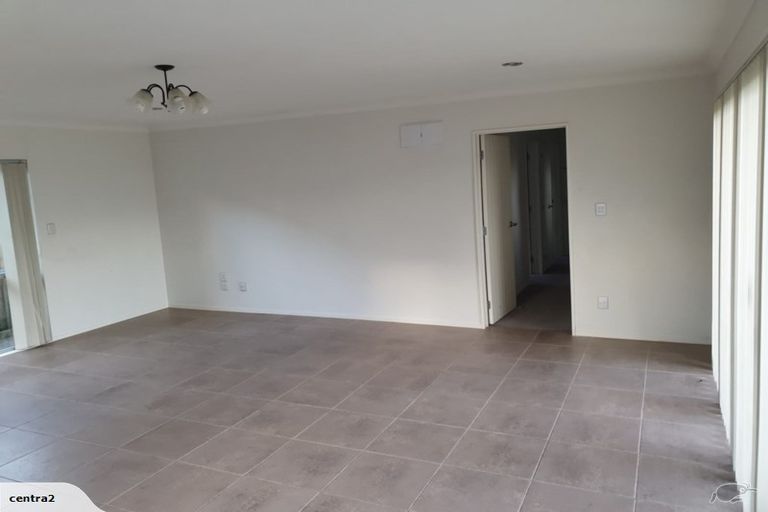Photo of property in 10 Bushpark Place, Flat Bush, Auckland, 2016