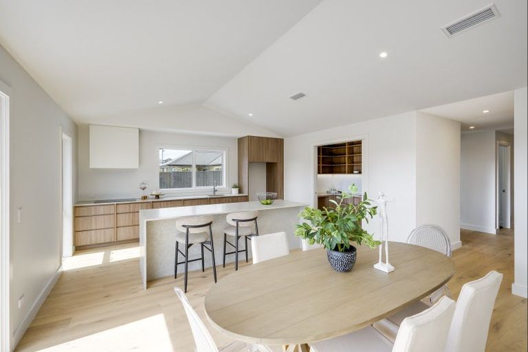 Photo of property in 12 Rich Rise, Havelock North, 4130