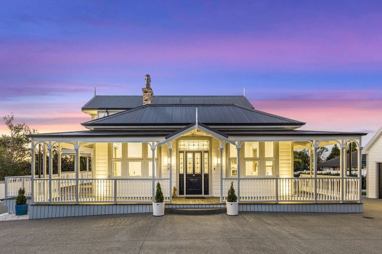 Photo of property in 48 Stanley Point Road, Stanley Point, Auckland, 0624