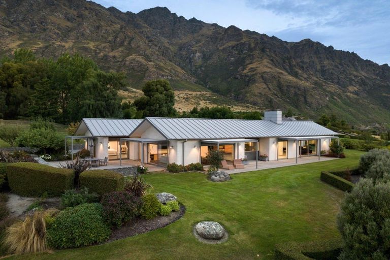Photo of property in 3 Bayonet Peak Place, Drift Bay, Queenstown, 9371