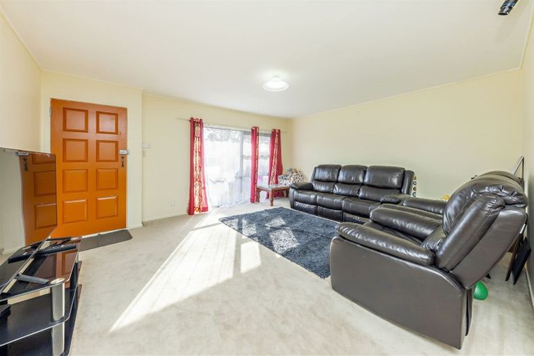 Photo of property in 2/9 Sharivari Place, Conifer Grove, Takanini, 2112