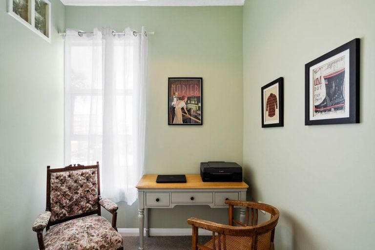 Photo of property in 13 Roslyn Road, Bluff Hill, Napier, 4110