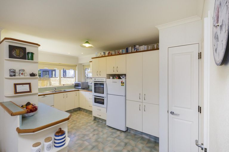 Photo of property in 51 Royal Oak Drive, Kelvin Grove, Palmerston North, 4414