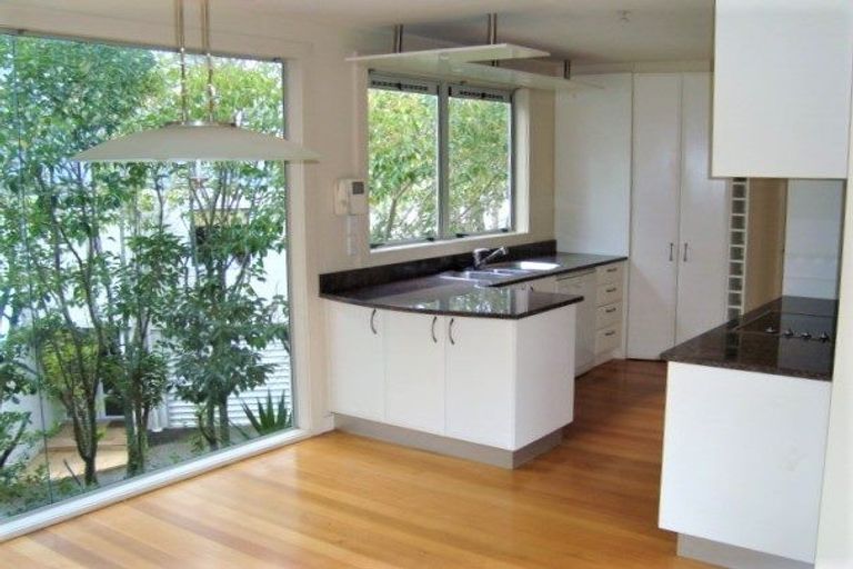 Photo of property in 2/8 Sarsfield Street, Herne Bay, Auckland, 1011