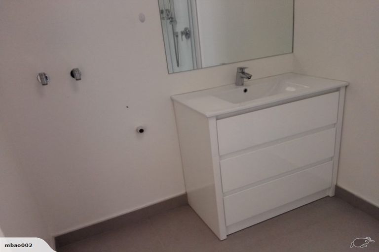 Photo of property in 2/87 Bond Crescent, Forrest Hill, Auckland, 0620