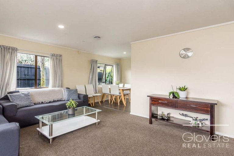 Photo of property in 1/98 Barrys Road, Glendene, Auckland, 0602