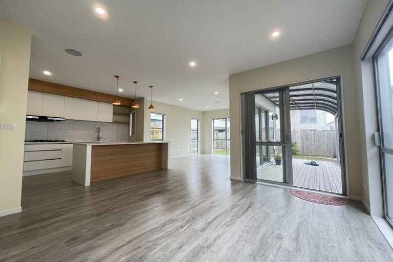 Photo of property in 32 Myland Drive, Hobsonville, Auckland, 0616
