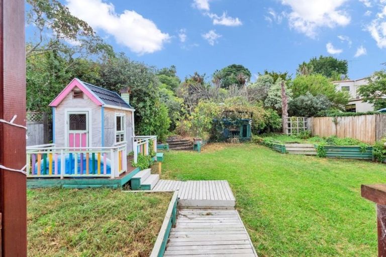 Photo of property in 12 Arahia Street, Northcote, Auckland, 0627