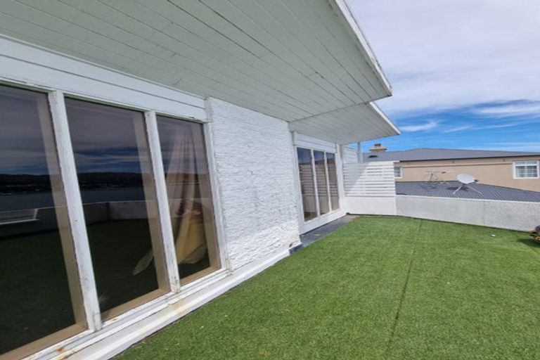 Photo of property in 9 Rangitane Street, Maupuia, Wellington, 6022