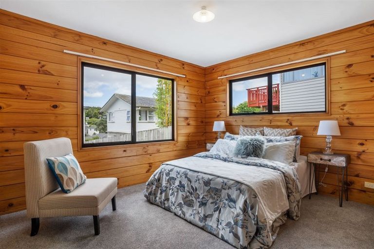 Photo of property in 2/16 Laurina Road, Sunnynook, Auckland, 0620