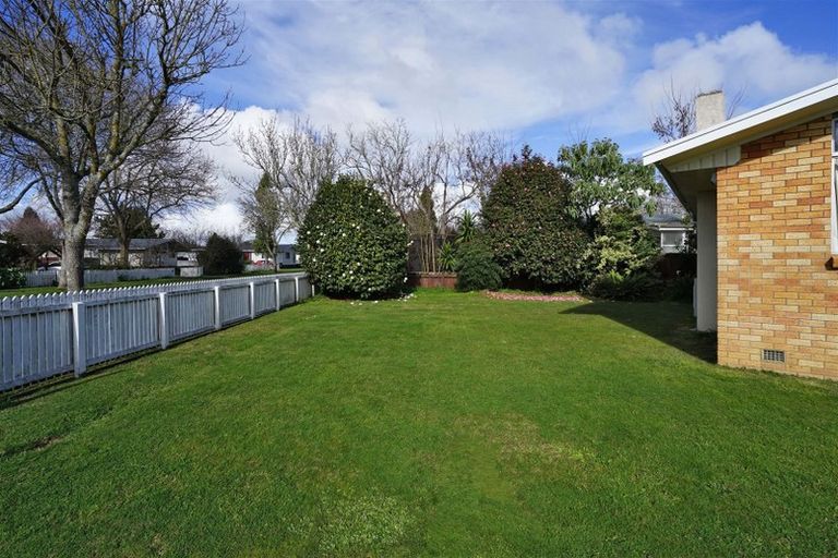 Photo of property in 79 Oakfield Crescent, Pukete, Hamilton, 3200