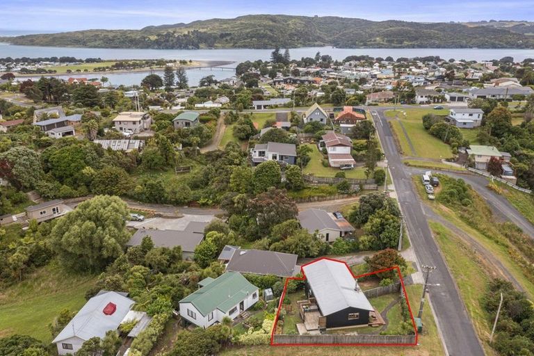 Photo of property in 9 Point Street, Raglan, 3225