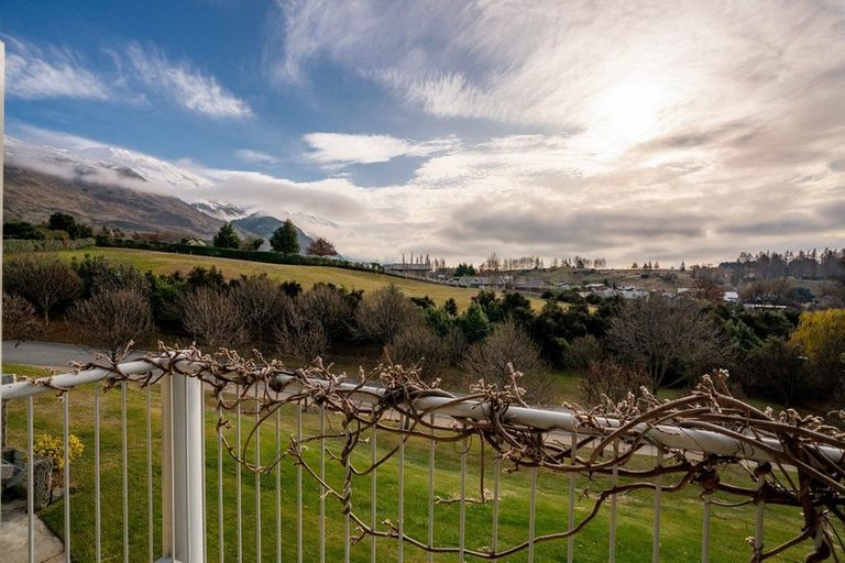 Photo of property in 1 Hollyhock Lane, Wanaka, 9305