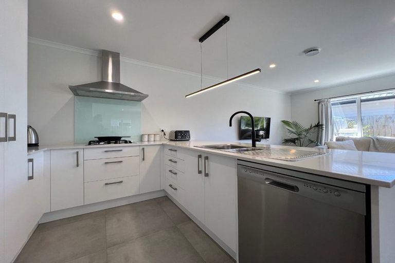 Photo of property in 33 Katipo Road, Takanini, 2112