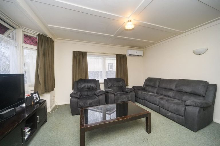 Photo of property in 99 Shamrock Street, Takaro, Palmerston North, 4412